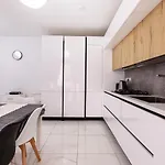 Modern & Spacious In The Heart Of By 360 Estates Apartman