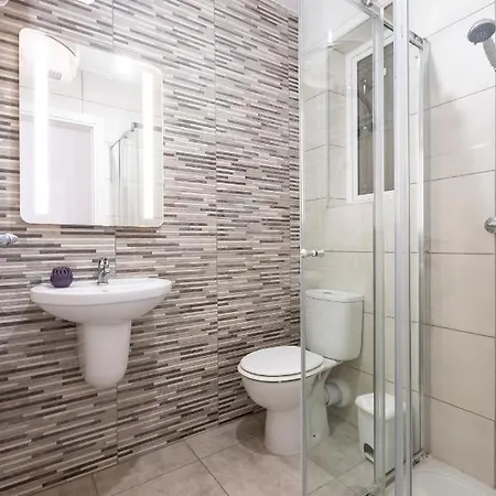 Modern & Spacious In The Heart Of By 360 Estates * Pietà