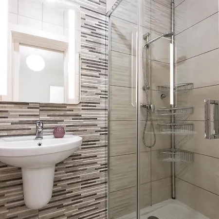 Daire Modern & Spacious In The Heart Of By 360 Estates