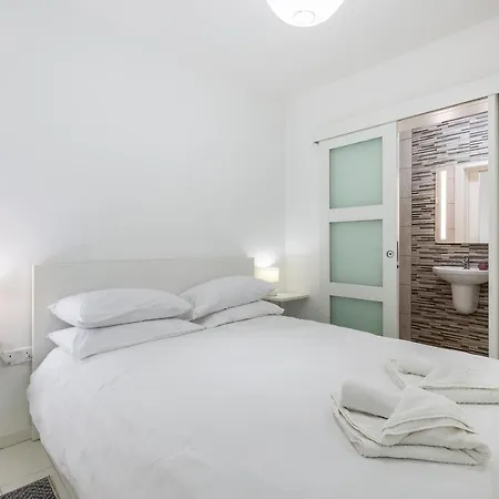 Modern & Spacious In The Heart Of By 360 Estates Daire