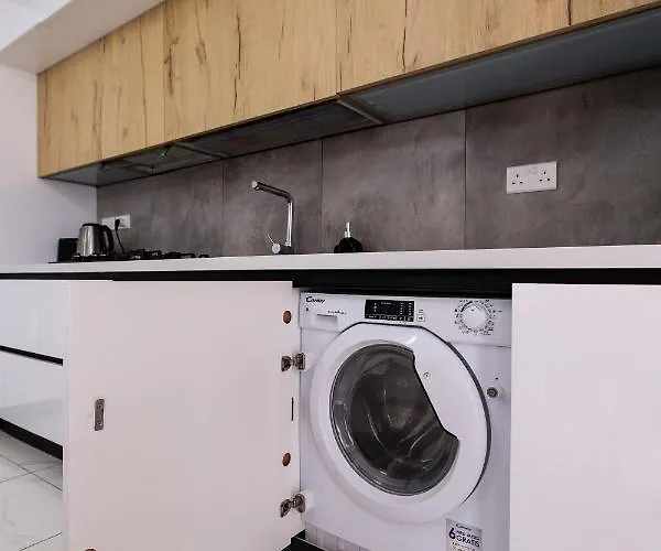 Modern & Spacious In The Heart Of By 360 Estates * Pietà