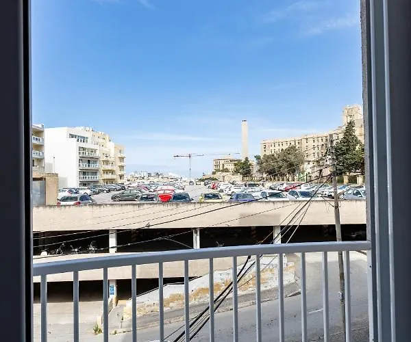 Апартаменты Modern & Spacious In The Heart Of By 360 Estates